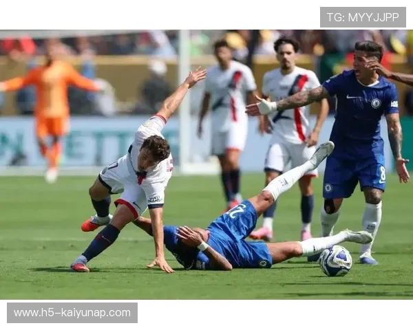 切尔西下一脚直塞令对手防线失衡